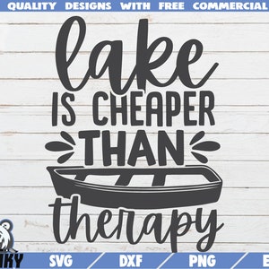 El lago es más barato que la terapia SVG - Descarga instantánea - Archivo de corte imprimible - Camisa de lago SVG- Decoración de la casa del lago - Vacaciones en el lago svg - Barco
