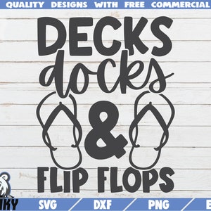Decks docks &flip flops SVG - Descarga instantánea - Archivo de corte imprimible - Lake shirt SVG- Lake house decoration - Lake vacation svg - Boat svg