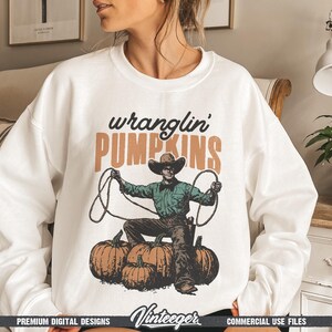 Retro herfstsublimatieontwerp png – Westerncowboy-pompoenafbeelding voor T-shirtafdrukken en decoratie - digitale herfstdownload voor het land afbeelding 5