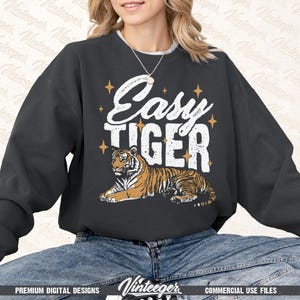 Trendiges Retro T-Shirt Design - Lustiges Zitat PNG mit Tiger Grafik - Humorvoller Druck für Sublimations- und DTG-Druck - Vintage Mädchen zum Ausdrucken Bild 5