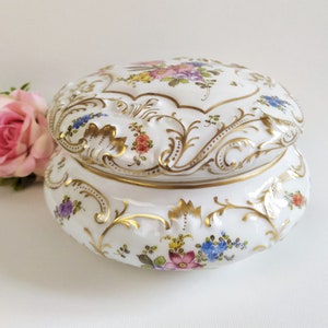 Bonbonnière en porcelaine peinte à la main