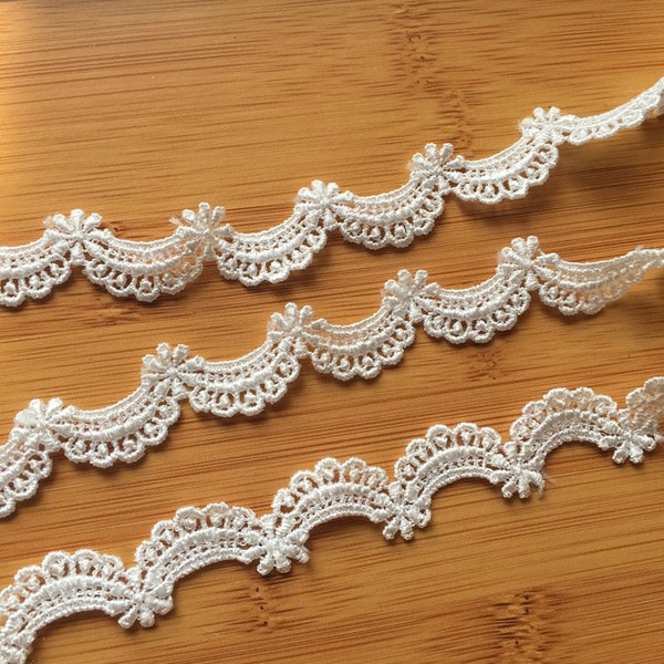 Delicate lace trim, scalloped narrow lace trim, boho trim, Ivory Lace Trim, Bridal Lace Trim, Wide Lace Trim, Corded Lace Trim, Sell By Yard