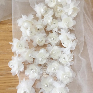 Set of 5 Off white floral applique I small flower I DIY Craft Supplies I Sewing I For dresses, wedding gowns, veils