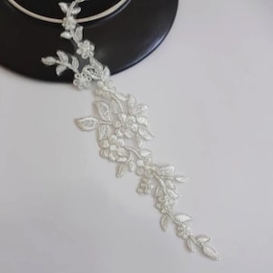 Set of 5 Light ivory lace Appliques, small applique, bodice trim, Embroidery, DIY Craft, off white for Sewing, dresses, wedding gowns veils