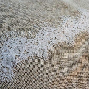 Bordure en dentelle d'Alençon : dentelle de cils florale blanc cassé (2 po. de large) pour la mariée, la fabrication de cartes