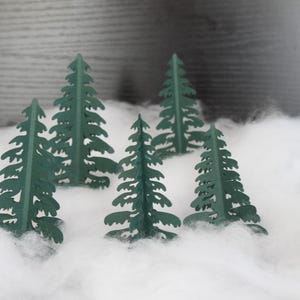 Miniárboles de pino de hoja perenne para Navidad / Decoración navideña para repisas de chimeneas Árboles en miniatura para la aldea de velas de té de Navidad blanca