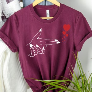 koreanisches Finger-Herz-Grafik-T-Shirt: K-Pop-Fan Geschenk