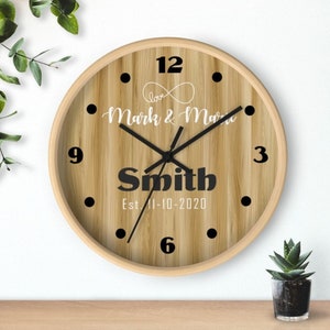 Personalisierte Wanduhr Familienname mit Motivationsspruch, runde Form, Größe 25 cm, personalisierte Uhr, einzigartiges Geschenk, personalisiertes Geschenk