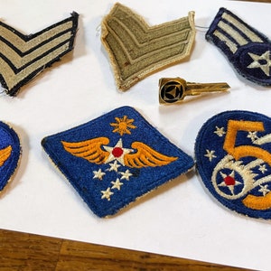 6 vintage Army patches and tie clip