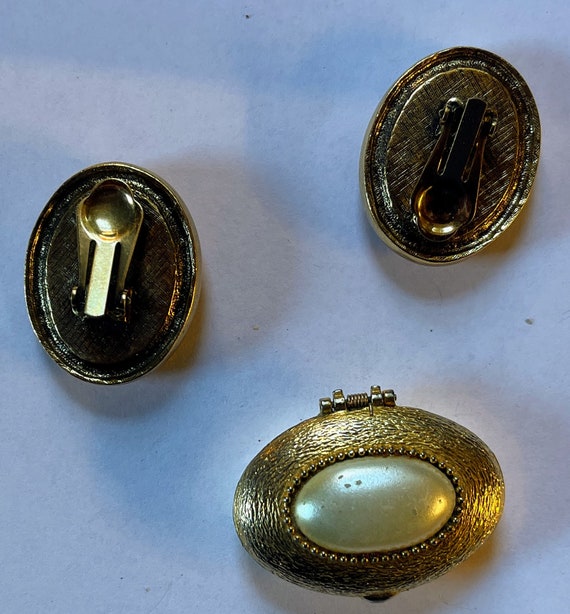 Vintage cameo earrings and small make-up tin  B - image 3