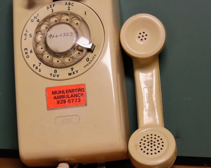 Vintage 1972 beige rotary wall phone Western Electric/ ATT