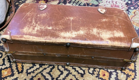 Vintage leather look suitcase with leather straps - image 3
