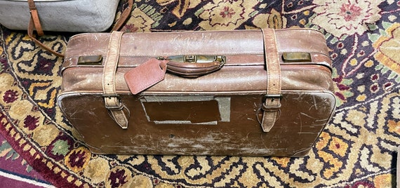 Vintage leather look suitcase with leather straps - image 4