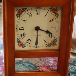 Vintage small 8 day Seth Thomas Maple wind-up clock 6 by 8 inches. Mirror and roses. Not working.