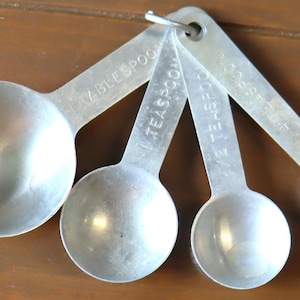 Set of 4 aluminum measuring spoons Table, teaspoon  1/2 and 1/4