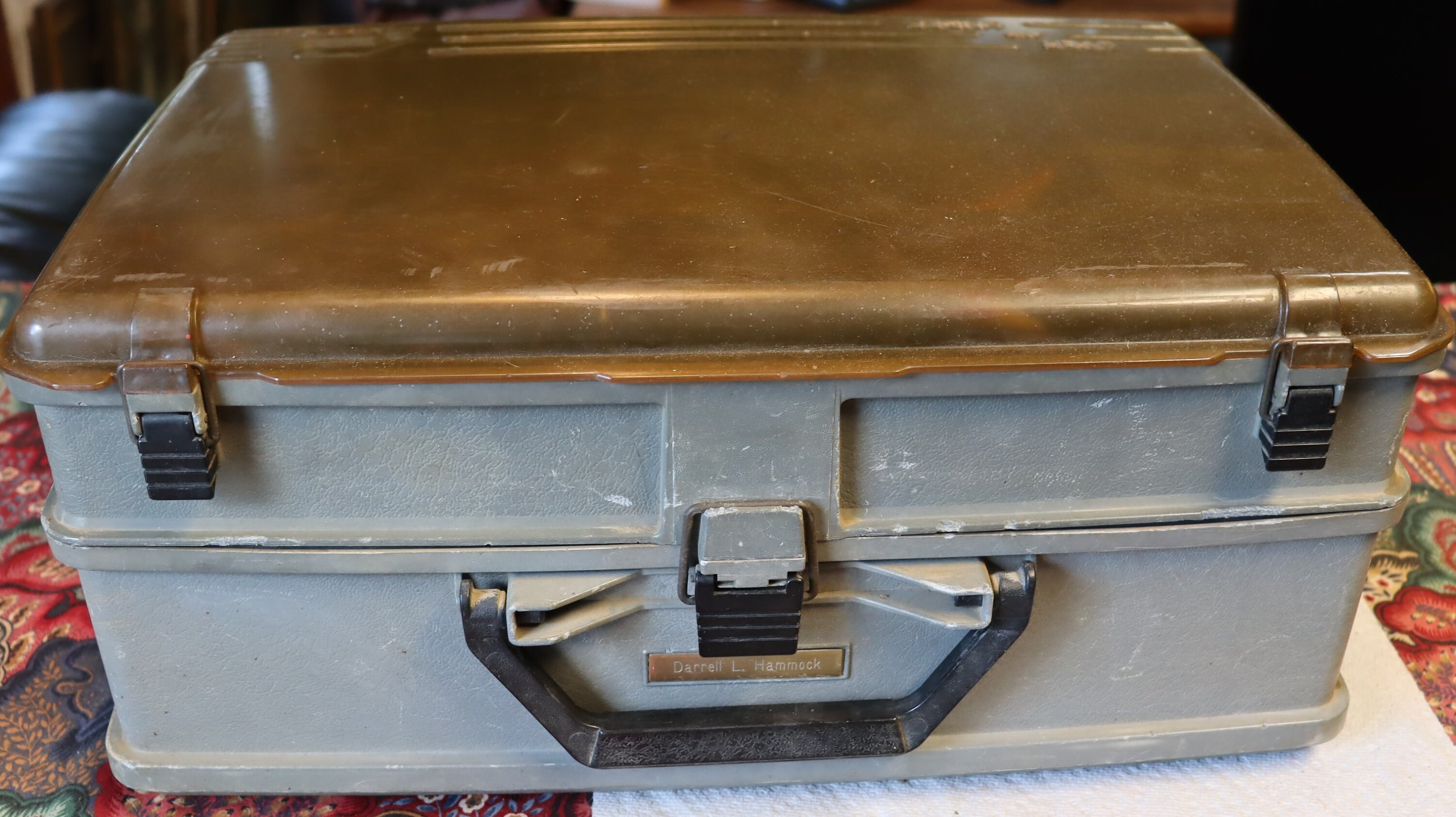 Boîte à Pêche Plano 2 Plateaux – Avec Leurres Vintage, état Fonctionnel
