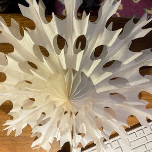 Vintage honeycomb snowflake 15 inches
