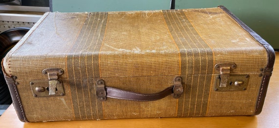 Vintage suit case 21 by 14 inches - image 3