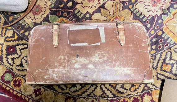 Vintage leather look suitcase with leather straps - image 5
