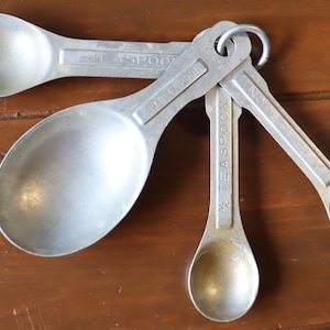 Set of 4 aluminum measuring spoons Table, teaspoon  1/2 and 1/4