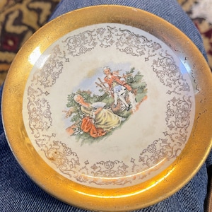 Vintage 22k gold Capsco souvenir plate from CapitalSouvenie Co. Victorian courtship