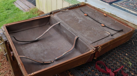 Very vintage leather and hard canvas suitcase - image 3