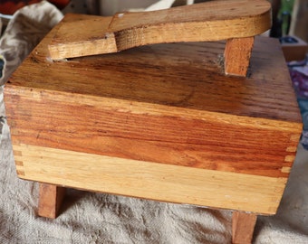Vintage shoe shine box with shoe polish and brushes