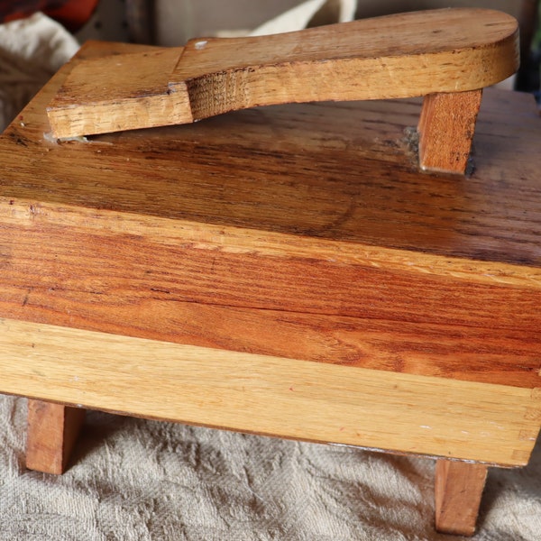 Vintage shoe shine box with shoe polish and brushes