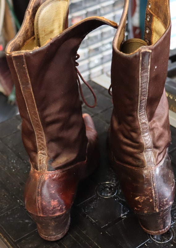 Vintage Victorian ladies lace-up leather boots - image 2