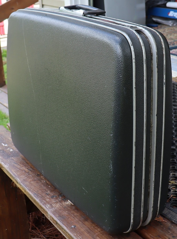 Vintage Samsonite hard shell suitcase 25 by 20 by 