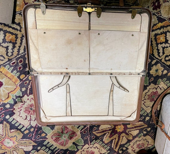 Vintage leather look suitcase with leather straps - image 2