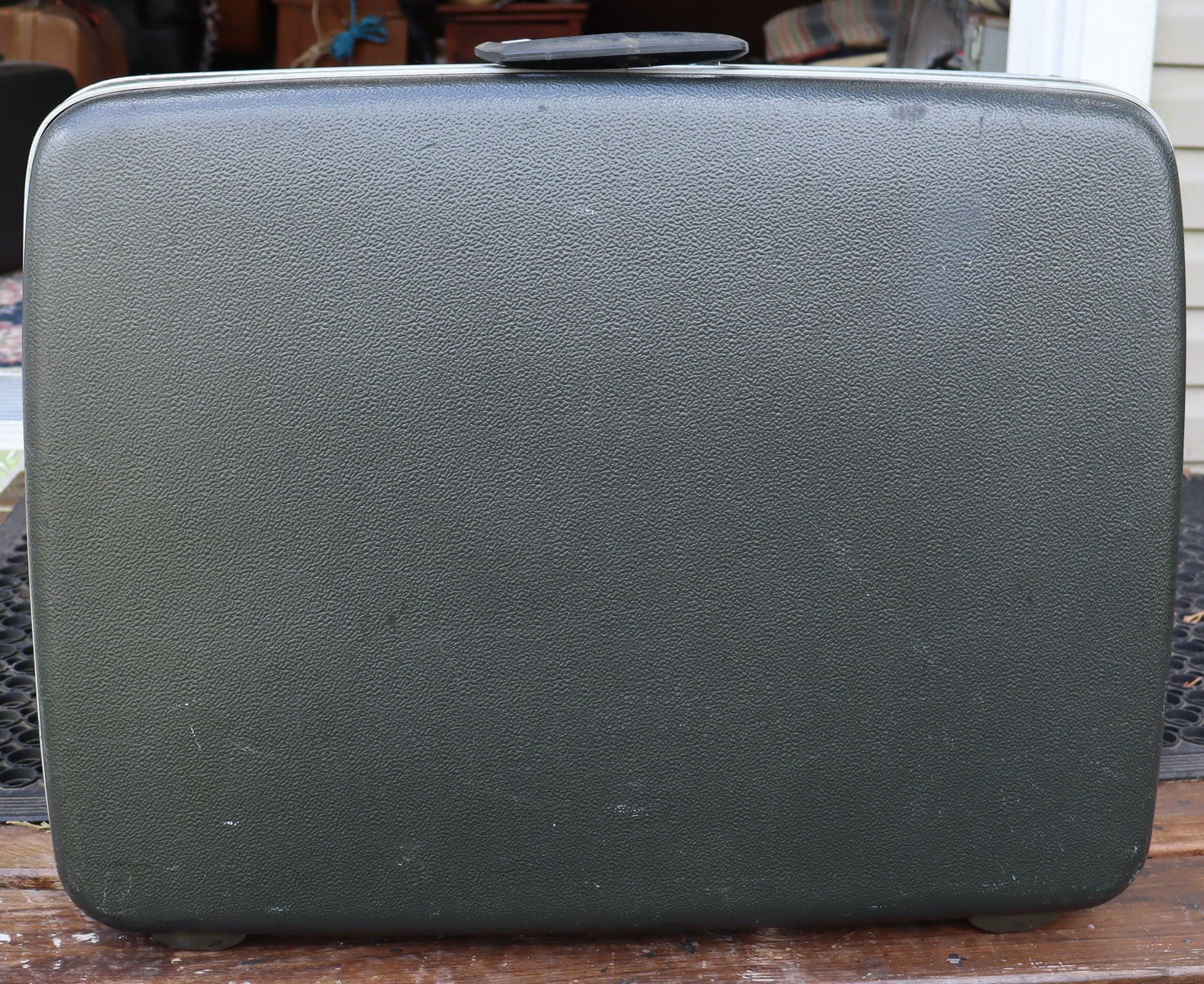 Vintage Samsonite Sentry II Hard Shell Suitcase 25 X 21 X 8 With Wheels
