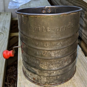 Vintage Red handle sifter
