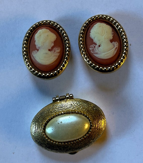 Vintage cameo earrings and small make-up tin  B - image 1