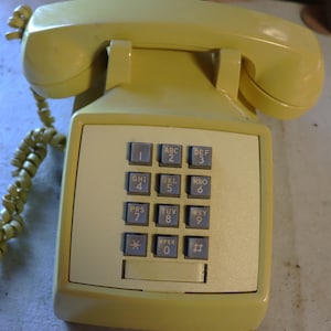 Vintage Yellow ATT Bell push button desk phone. Not tested no landline