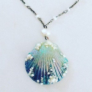 Pearl and crystals Seafoam Glowing Mermaid Shell necklace