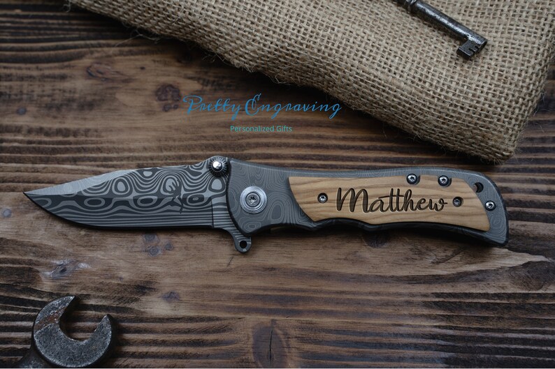 Monogrammed Folding Knife, Personalized Knives, Wedding Favors, Anniversary Gifts, Groomsmen Gift, Father's Day Gift, Boyfriend Gift Knife 