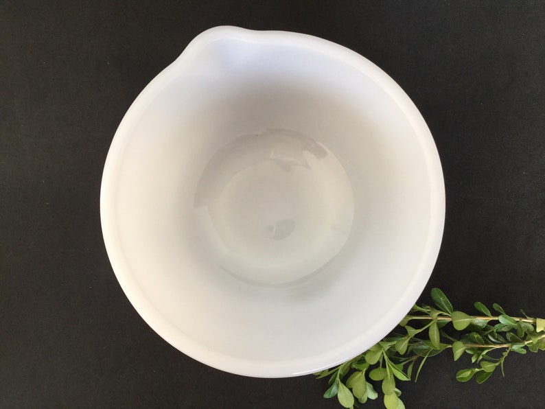 Glasbake Sunbeam Mixing Bowl With Pour Spout 1.5 L Milk Glass Etsy