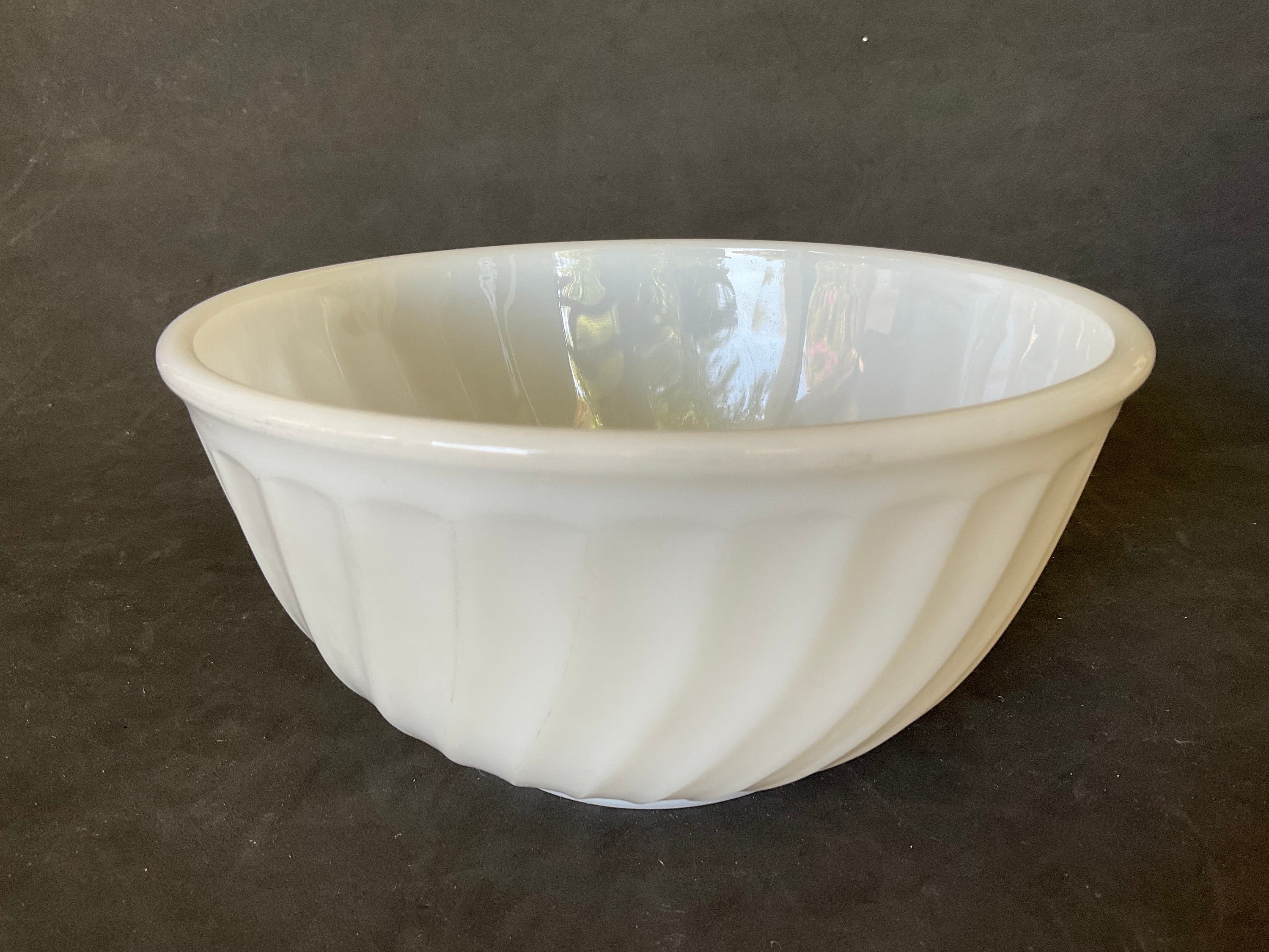 Fire King Oven Ware Swirl Mixing Bowl 1-1/2 Quart - Etsy
