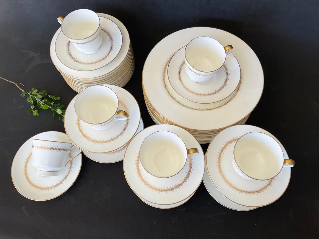 NARUMI BONE CHINA　GOLD　24cm 花瓶　飾瓶　置物　壺 NARUMI BONE CHINA GOLD 24cm 花瓶 飾瓶 置物 壺 NARUMI Gift