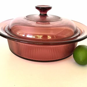 Vision Corning Cranberry V-30-B Round Casserole 750 ml with ribbing Made in USA with Pyrex Lid
