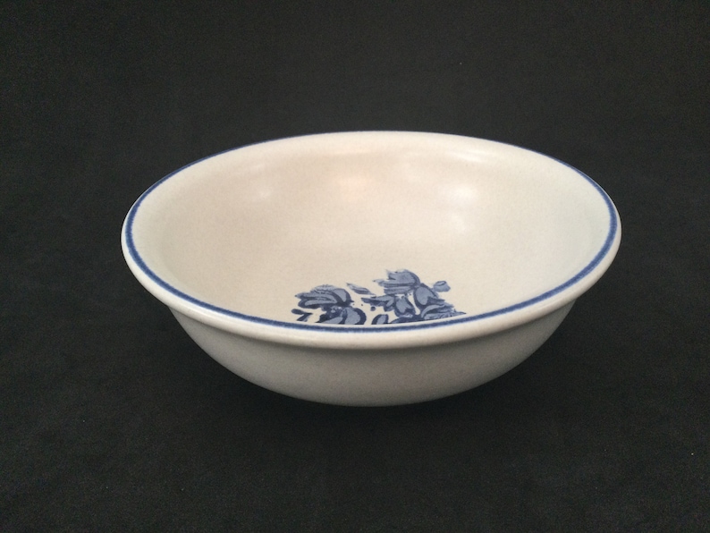 Pfaltzgraff Yorktowne Dinnerware - Thumbnail 4