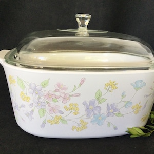 Cacerolas cuadradas Corning Ware Pastel Bouquet con tapa de Pyrex, vendidas por juego