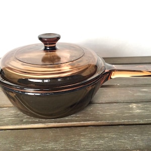 Vision Corning  Amber  .5L sauce pan with  Non-stick surface and glass Pyrex lid