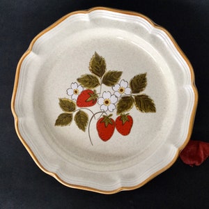 Mikasa Strawberry Festival EB 801 Chop Plate, Japan made