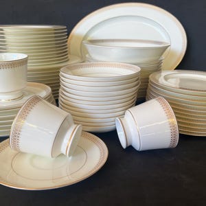 Mikasa Bone China Berkshire 157  Dinnerware collection, made  in Narumi, Japan