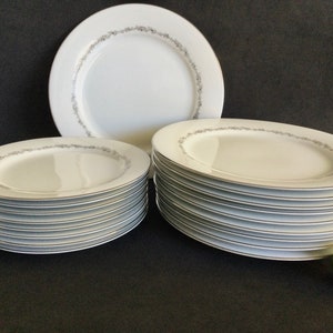 Noritake China 6013 Geschirrkollektion Crestmont, hergestellt in Japan, 10 Essteller und 8 Salatteller zur Auswahl, ovale Veggie-Schüssel
