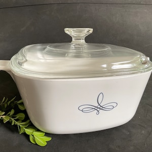 Corning Ware Trefoil  square casserole 2-1/2 quart with clear Pyrex lid