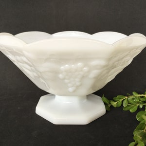 Anchor Hocking Panelled Milk Glass Pedestal Fruit Bowl In the Harvest Grape Pattern