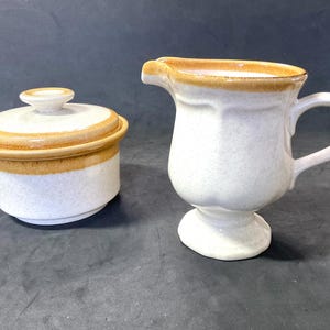 Mikasa Steingut Zuckerdose und Milchkännchen Set, hergestellt in Japan.